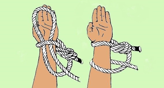 Логические загадки: Как завязать на веревке узел, не снимая петель с рук?