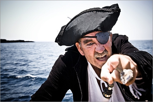Вопросы Что? Где? Когда?: Очень часто дети задают такой вопрос: для какой цели многие пираты надевали повязку на глаз?